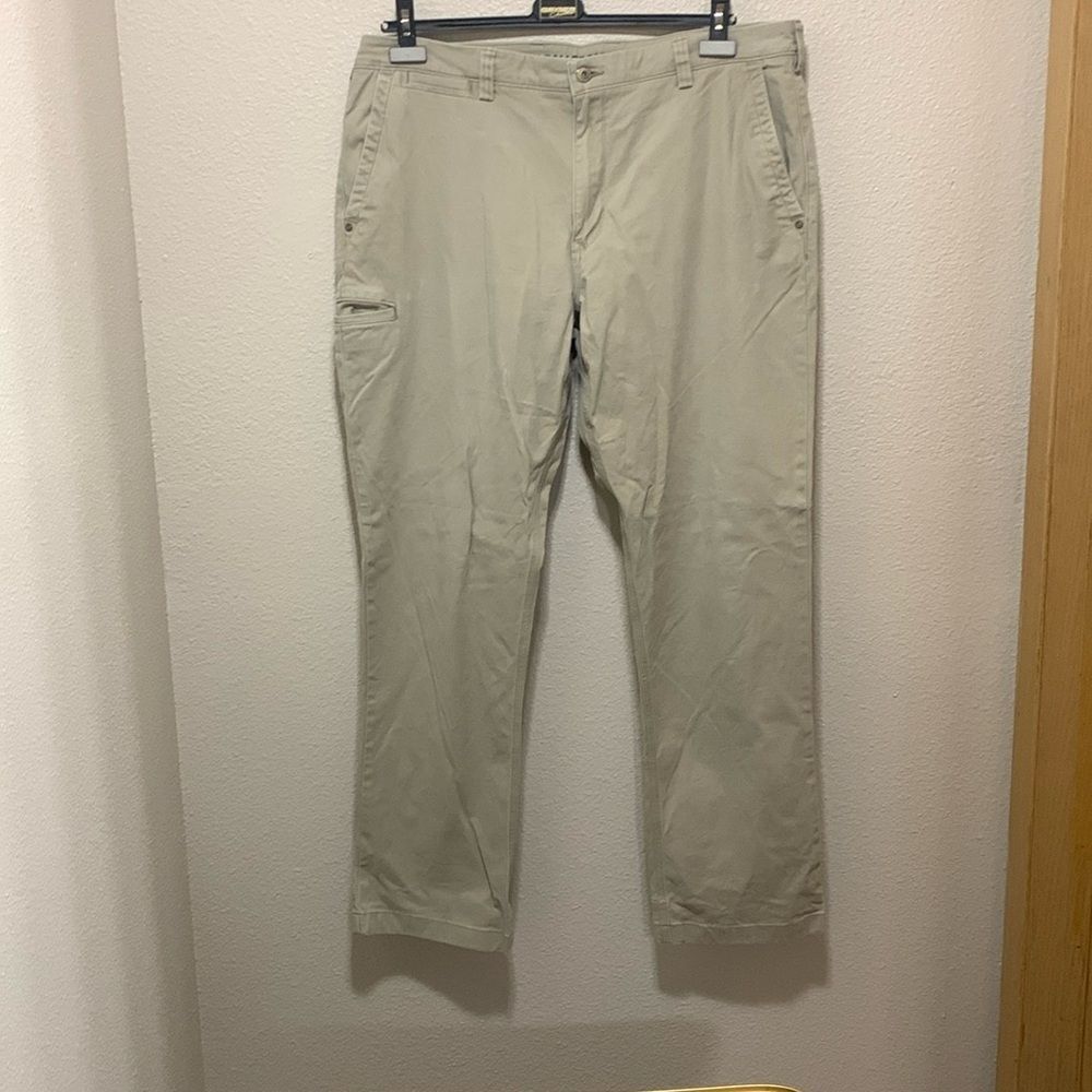 Duluth Trading Co Men’s Ballroom Khakis Size 40x32 Beige